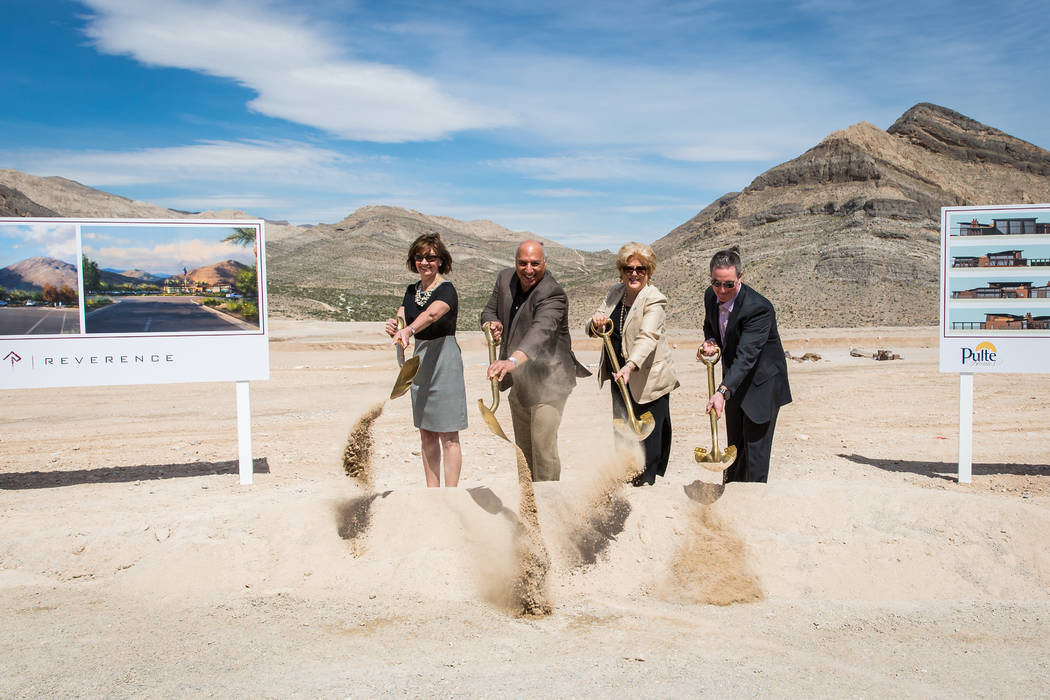 Councilwoman Offers Arch Support As Las Vegas Improves Boulevard