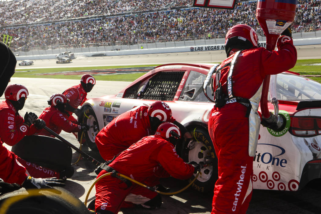 Miranda Alam/Las Vegas Business Press
The pit crew for Kyle Larson (42) change the tires on his car during the Monster Energy NASCAR Cup Series Kobalt 400 auto race at Las Vegas Motor Speedway Mar ...