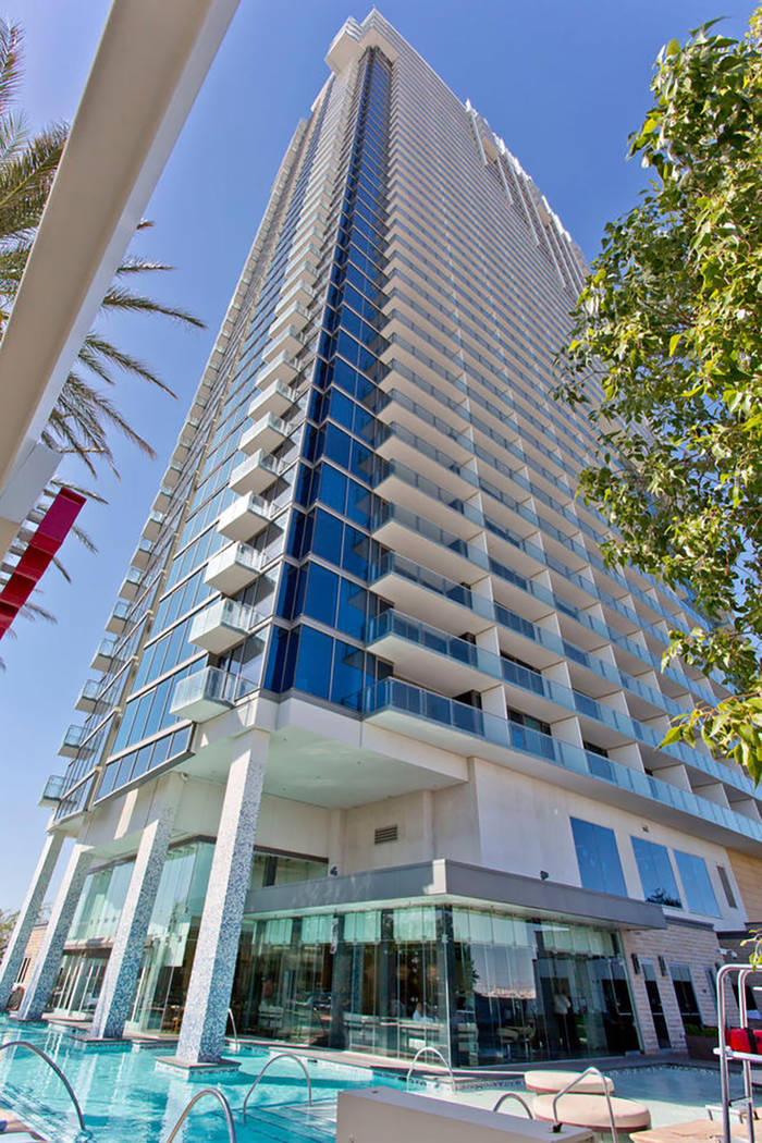 During the first six months of 2017, Palms Place led the way as the condo-hotel property recorded 45 resales, 29 in the second quarter, according to SalesTraq. (Palms Place)