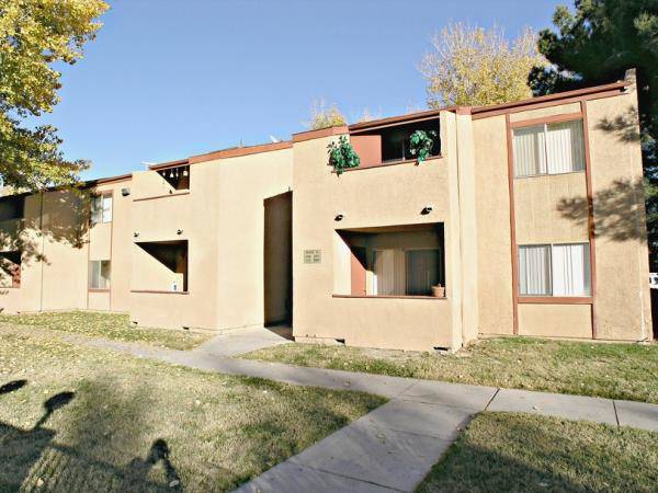 Jason Dittenber; Jerad Roberts; Devin Lee, CCIM; and Robin Willett of Northcap Multifamily have announced the recent sale of the Sherwood Apartments for $2,050,000.