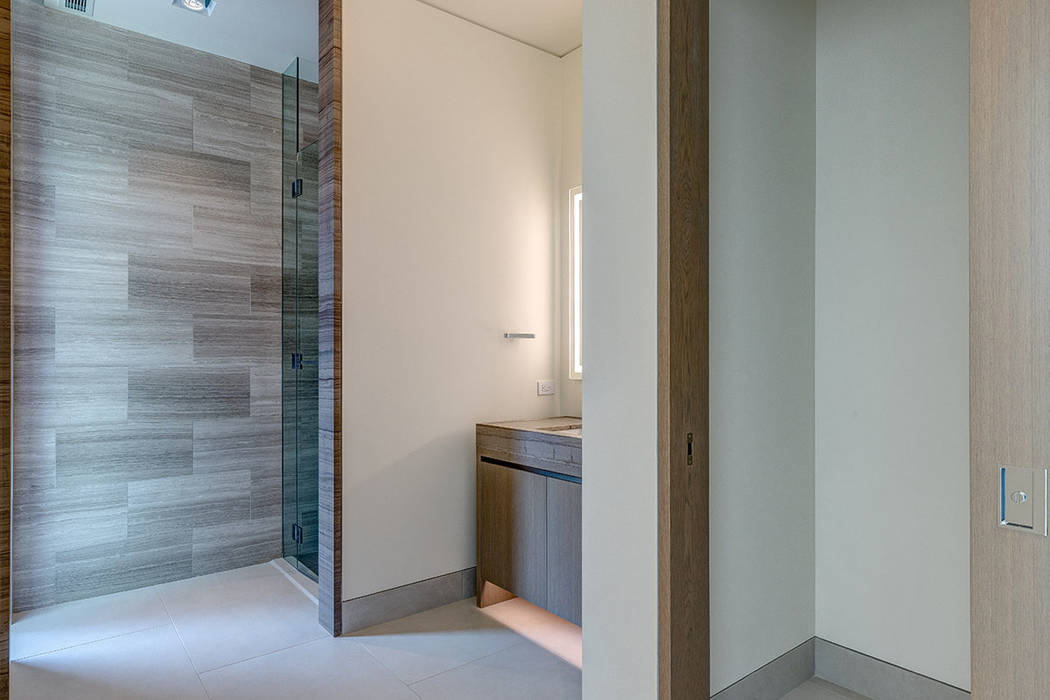 The bathroom. (Hoogland Architecture)