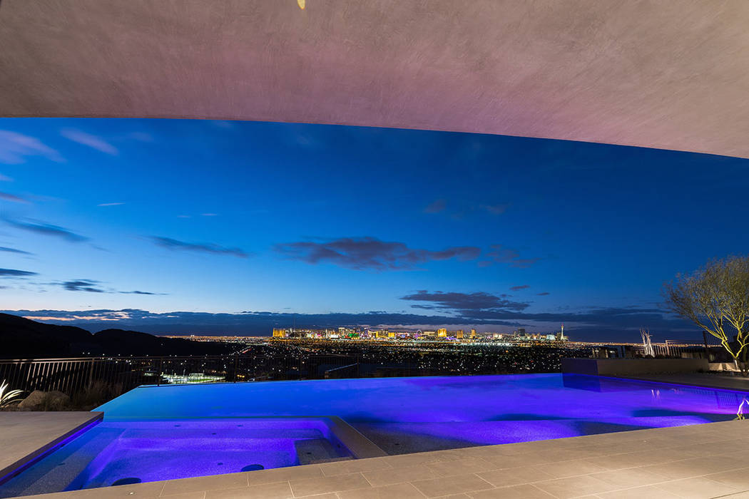 The home has sweeping views of the Las Vegas Strip. (Hoogland Architecture)