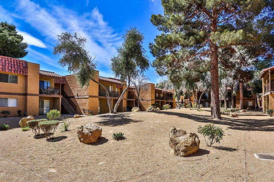 Foothill Village Apartments in Las Vegas, a 512-unit multifamily community, was sold off-market to California-based Tower 16 Partners in a joint venture with Henley USA for $50 million. (Courtesy)