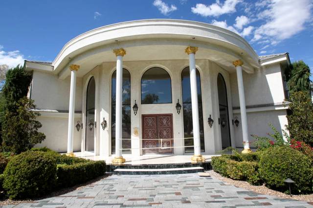 The front of Wayne Newton's former residence, Casa de Shenandoah, Aug. 27, 2013. The ranch and ...