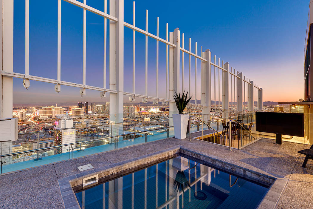 The large hot tub has sweeping views of the Las Vegas Strip. (Turnkey Pads)