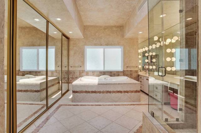 The master bath. (Nartey Wilner Group)