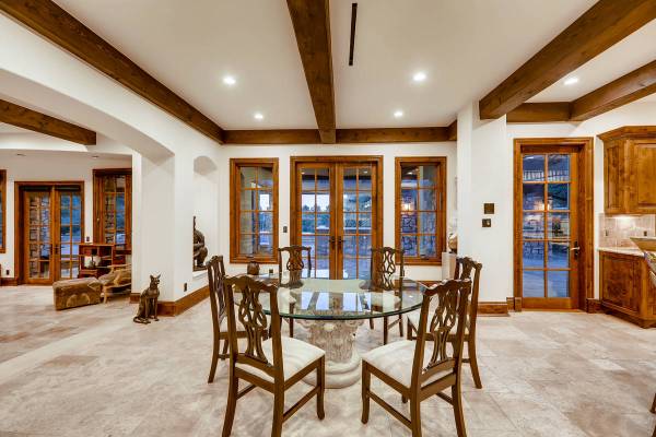Breakfast nook. (The Crampton Team)