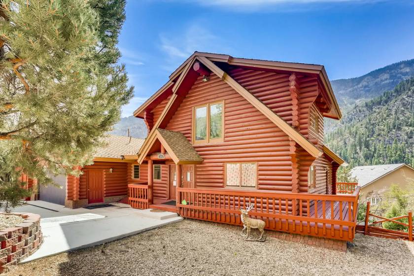 Mount Charleston Christmas cabin lists for over 1.1M Las Vegas