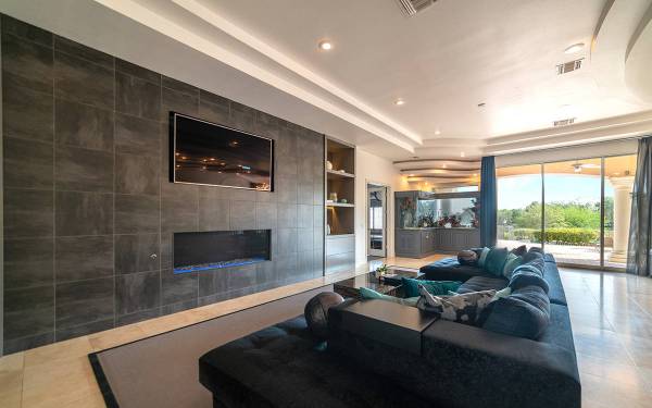 The family room at 9511 Kings Gate Court. (Luxurious Real Estate)