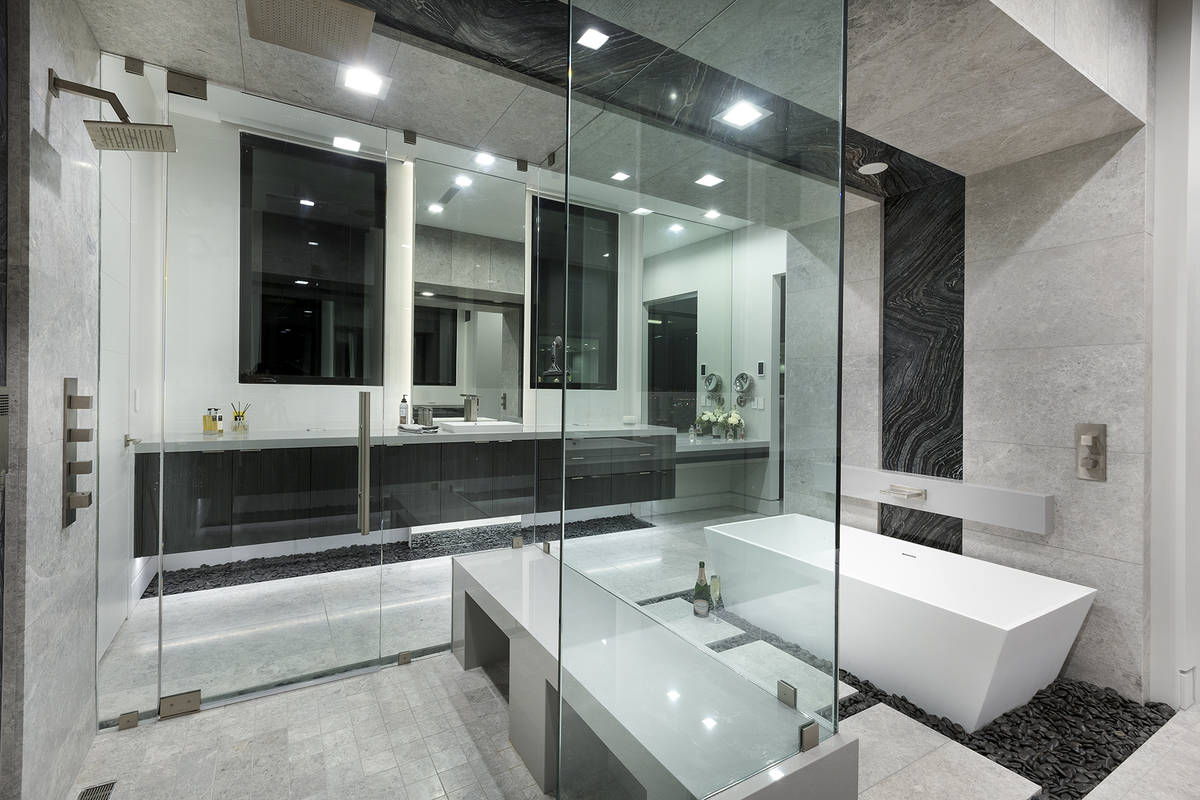 The master bath. (Synergy Sotheby’s International Realty)