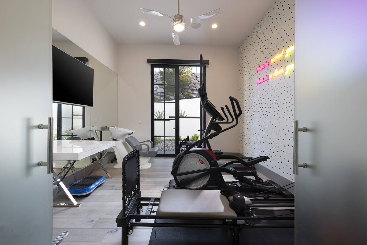 The gym. (Las Vegas Sotheby’s International Realty)