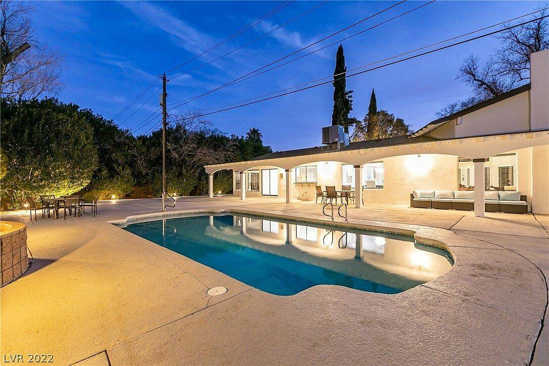 The pool. (South Bay Realty)