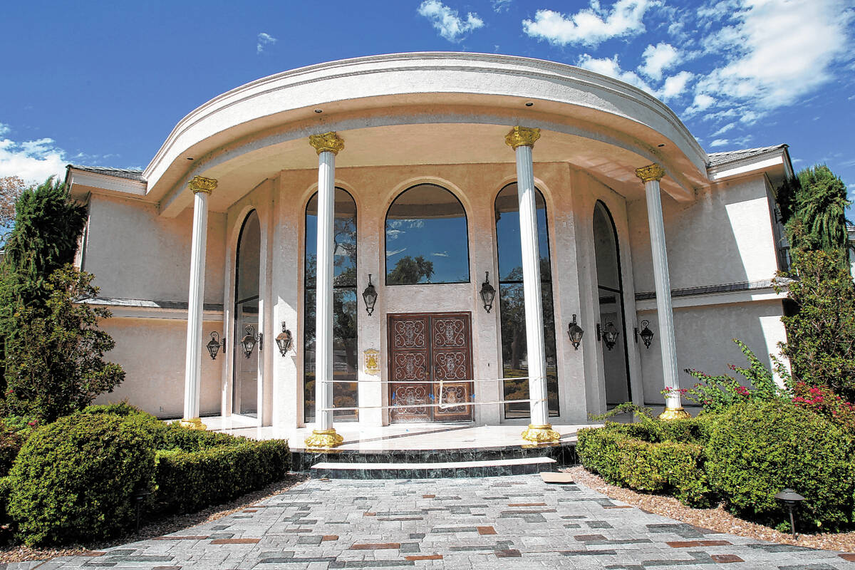 Entertainer Wayne Newton's former Casa de Shenandoah featured a main mansion. (Las Vegas Review ...