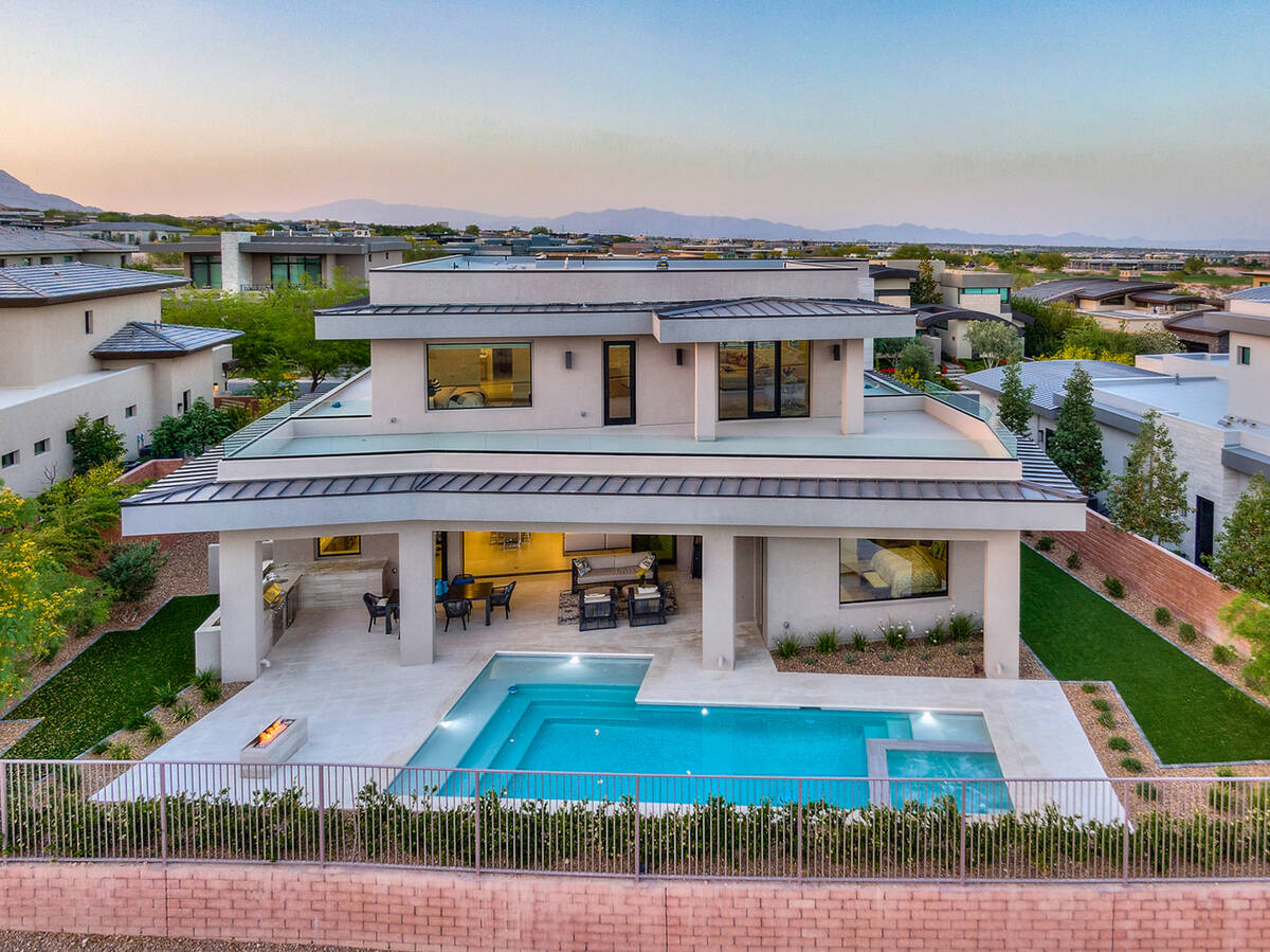The pool. (Luxury Homes of Las Vegas)