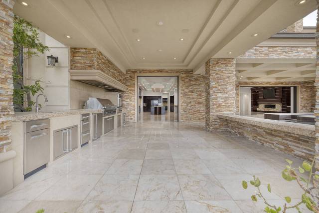 The outdoor kitchen. (Las Vegas Sotheby’s International)