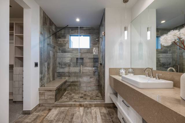 Guest bathroom. (Corcoran Global Living)