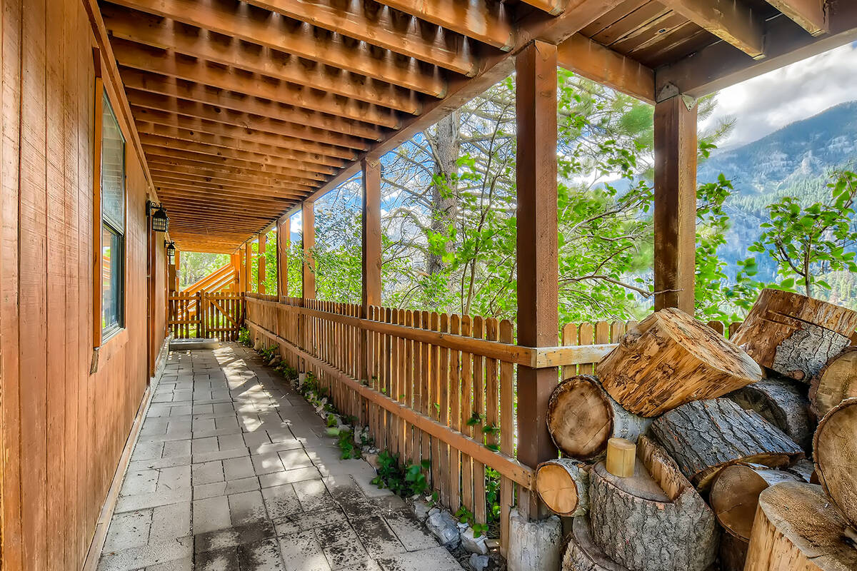 Covered deck. (Mt. Charleston Realty)