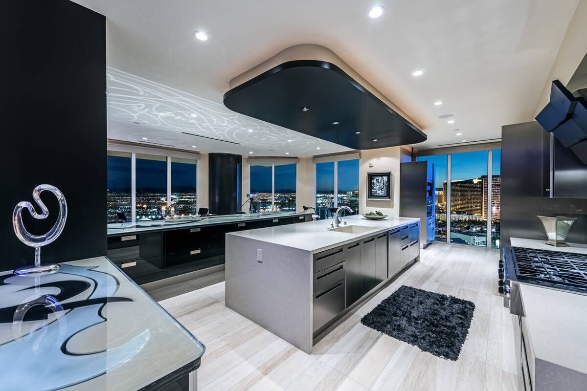 Turnberry Place penthouse kitchen. (Award Realty)