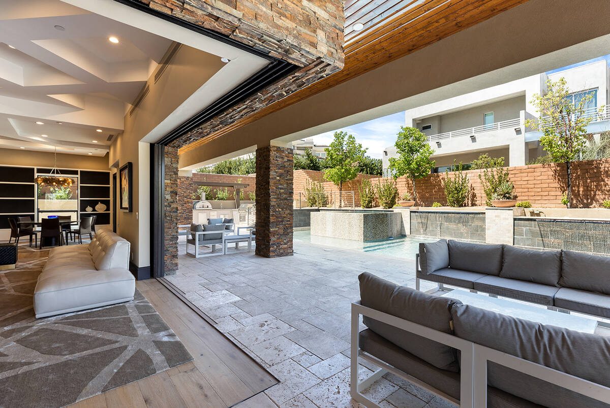 Blending Indoor and Outdoor Living - Summerlin