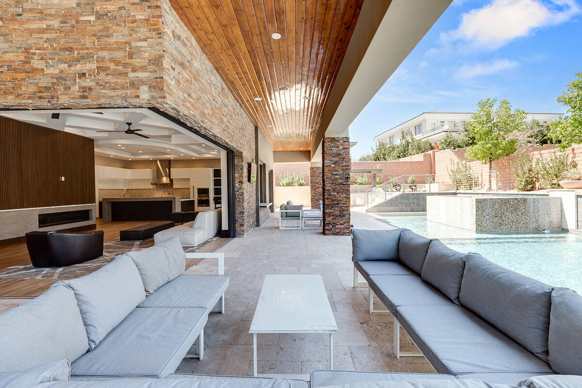 Blending Indoor and Outdoor Living - Summerlin