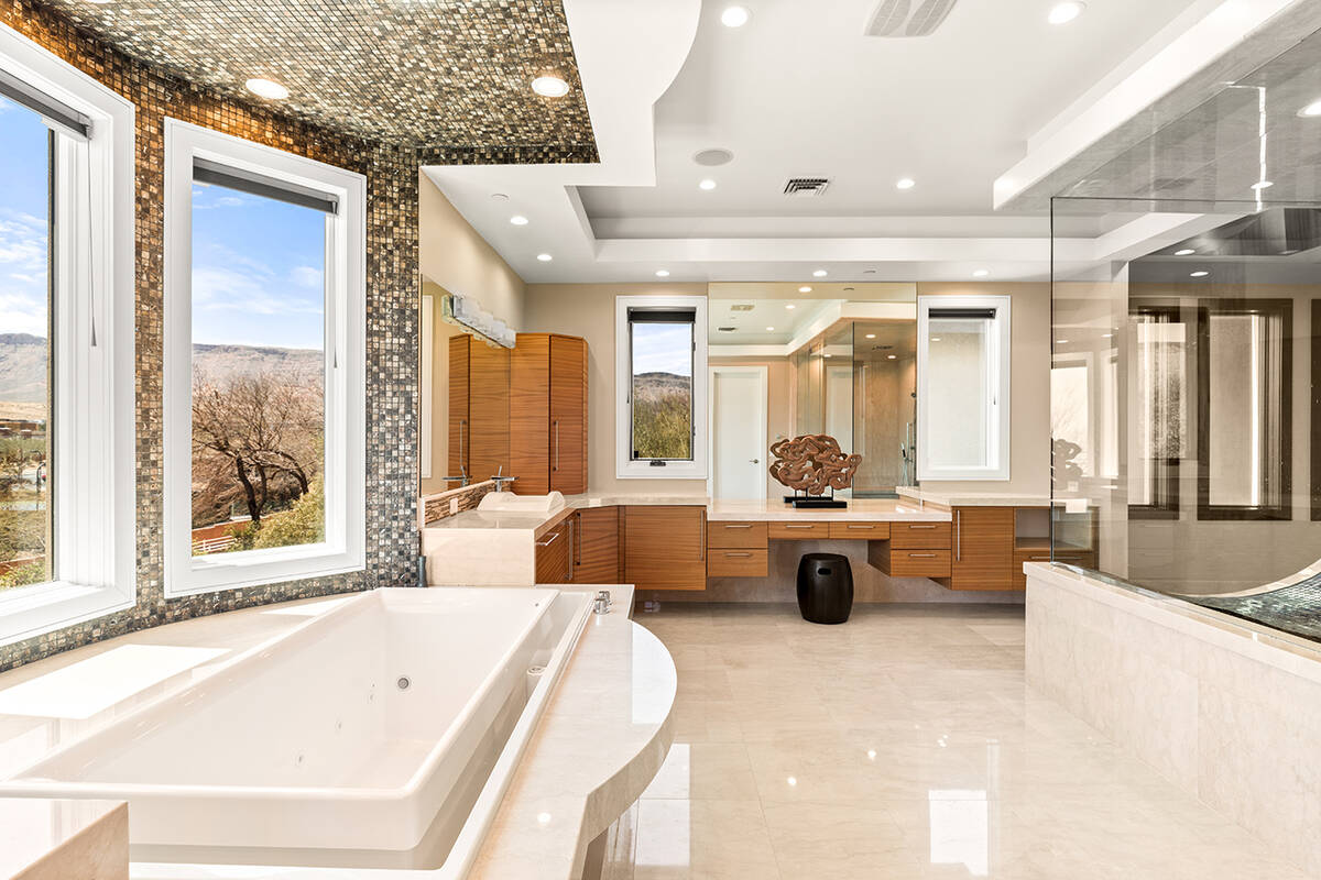 Master bath features a large tub. (BHHS)