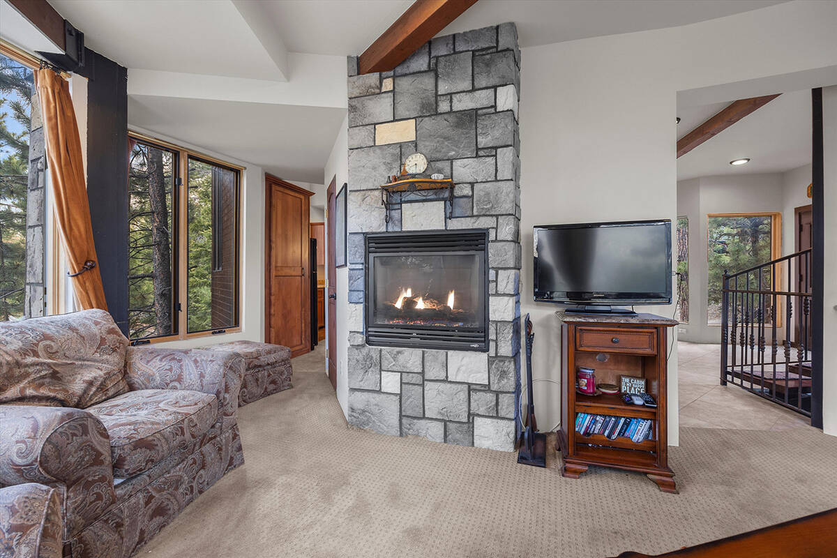 The living area features a gas fireplace. (AVIA Media Group)