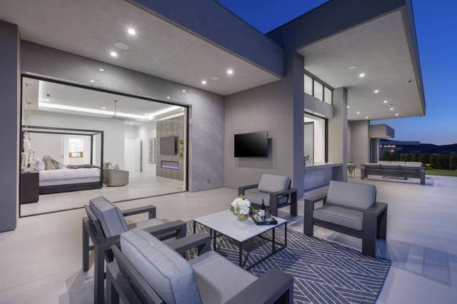 The master bedroom opens to the patio. (Douglas Elliman Las Vegas)