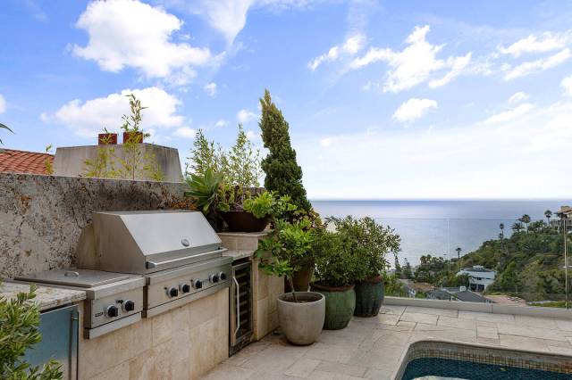 The outdoor kitchen. (Marx Real Estate Group)