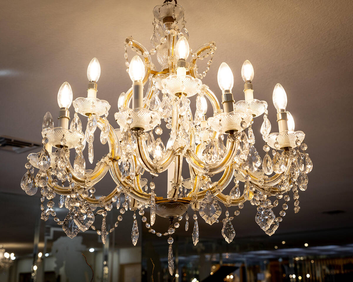 The Liberace mansion has several chandeliers. (Tonya Harvey Real Estate Millions)