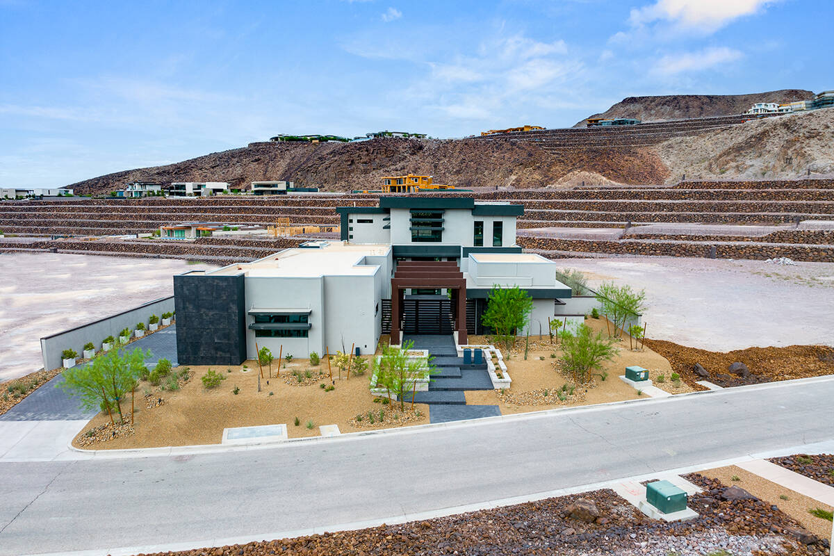 A new home on Sanctuary Peak in Ascaya. (IS Luxury)