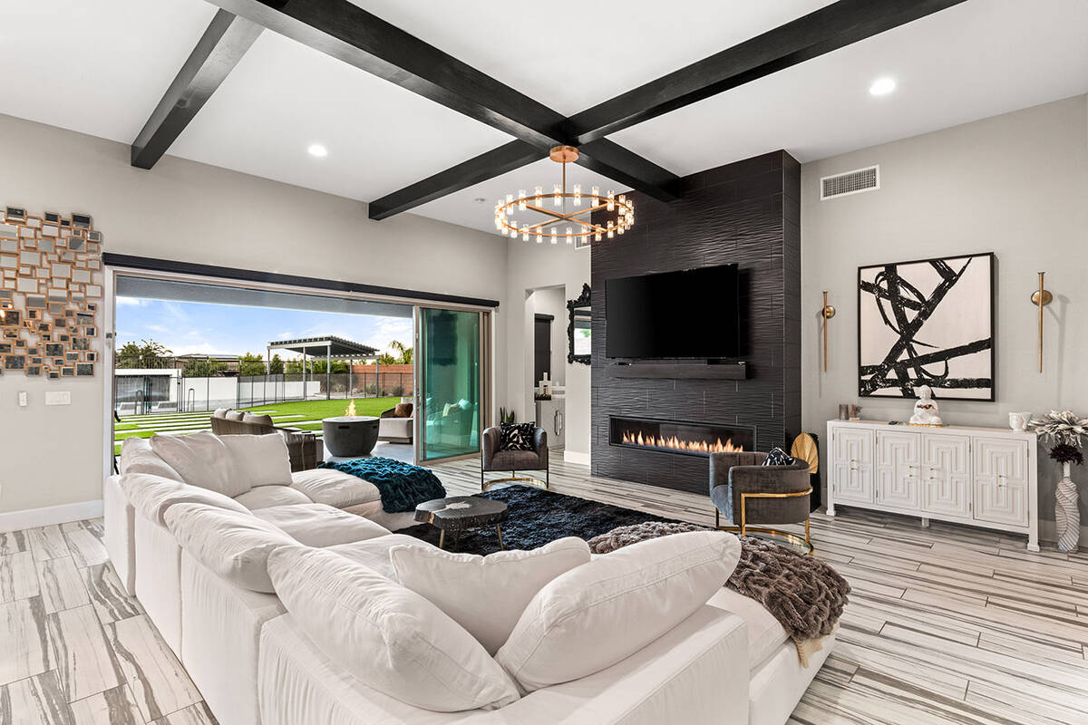 Blending Indoor and Outdoor Living - Summerlin