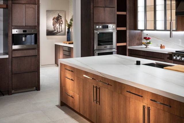 The kitchen showcases high-tech features. (Levi Ellyson/501 Studios, courtesy Pro Builder Media)