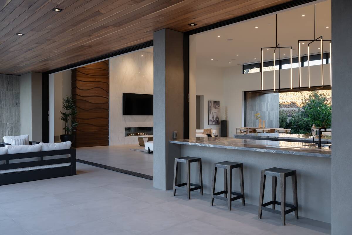 An bar. (Luxury Homes of Las Vegas)