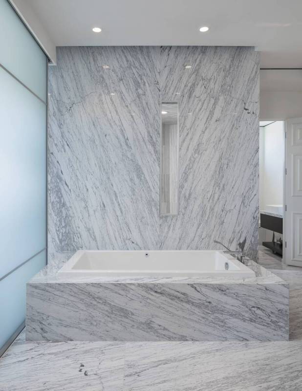 The master bath features a soaking tub. (Simply Vegas)