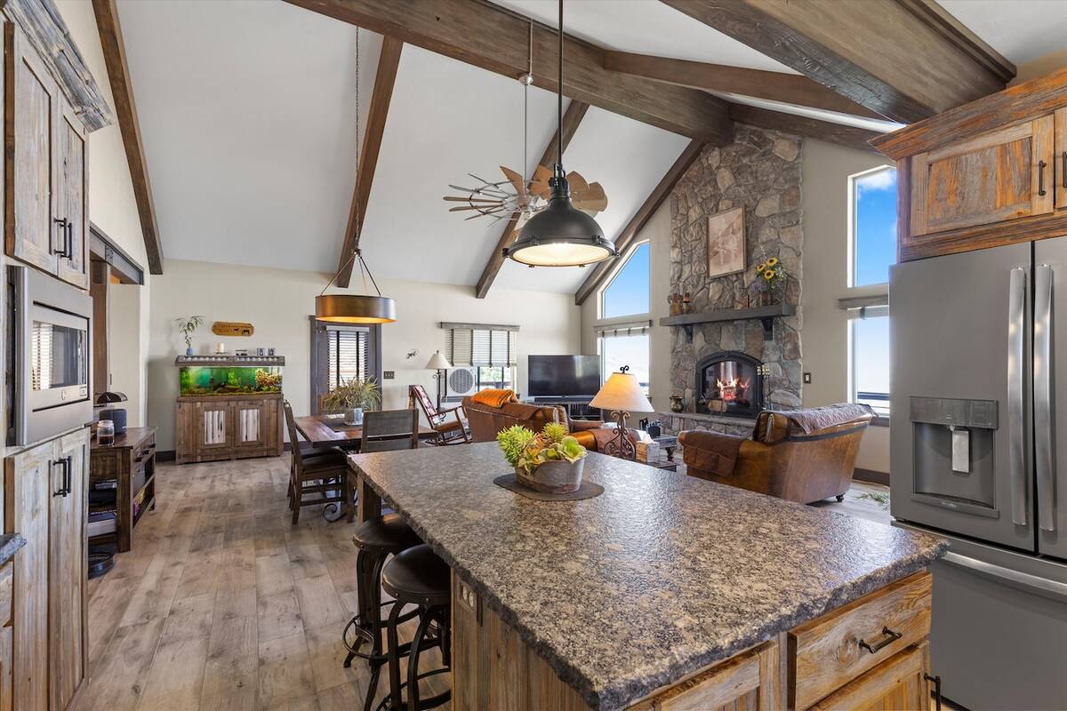 The kitchen. (Mt. Charleston Realty Inc.)