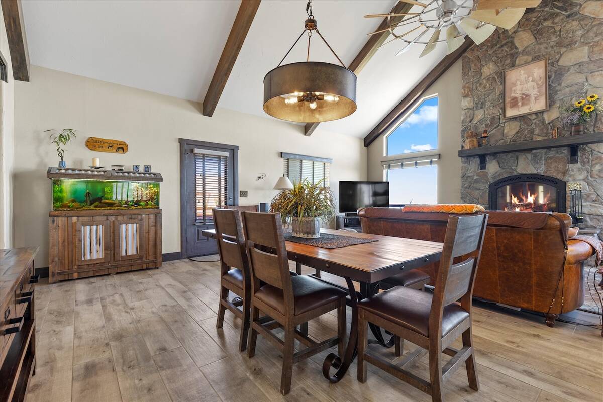 The dining area. (Mt. Charleston Realty Inc.)