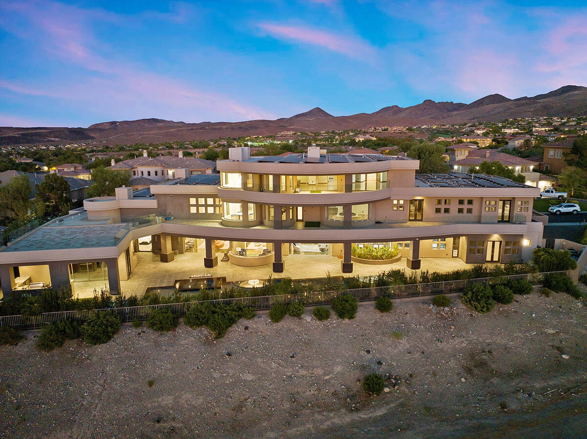 The home is on the golf course in Anthem Country Club. (AVIA Media Group)