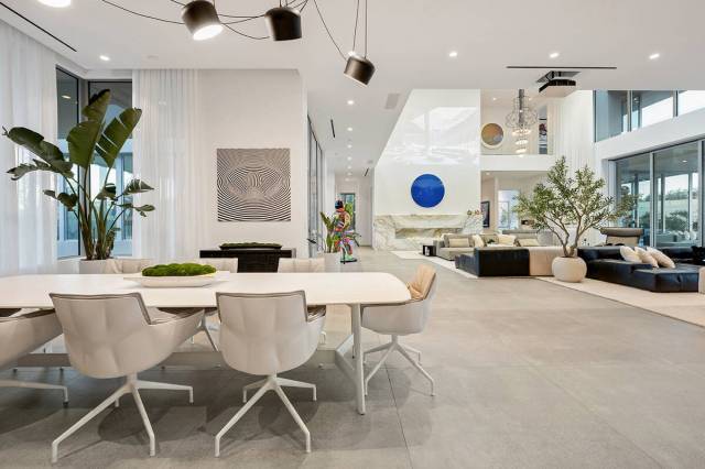 The dining area. (Courtesy of IS Luxury)