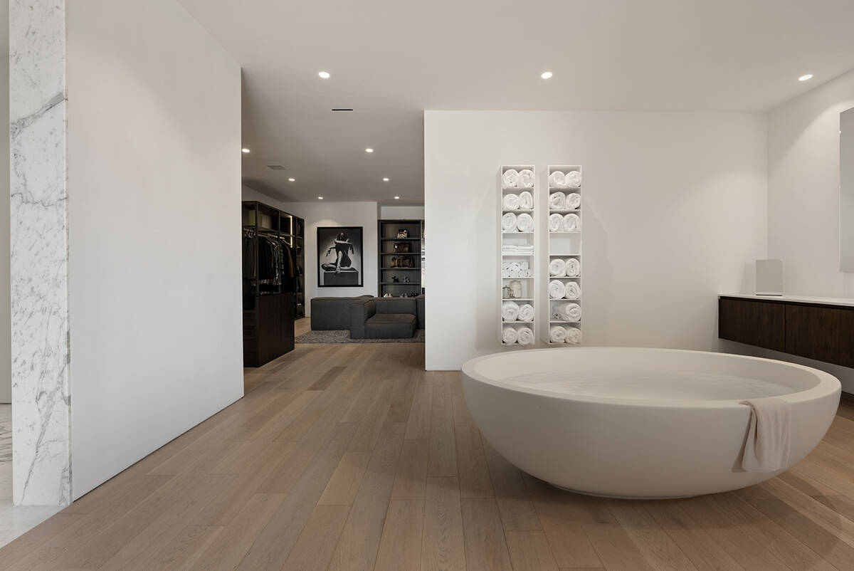 The master bath features an oversized soaking tub. (Courtesy of IS Luxury)