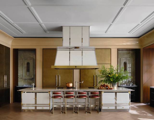In luxury homes, the kitchen transcends its traditional role as merely a cooking space, becomin ...