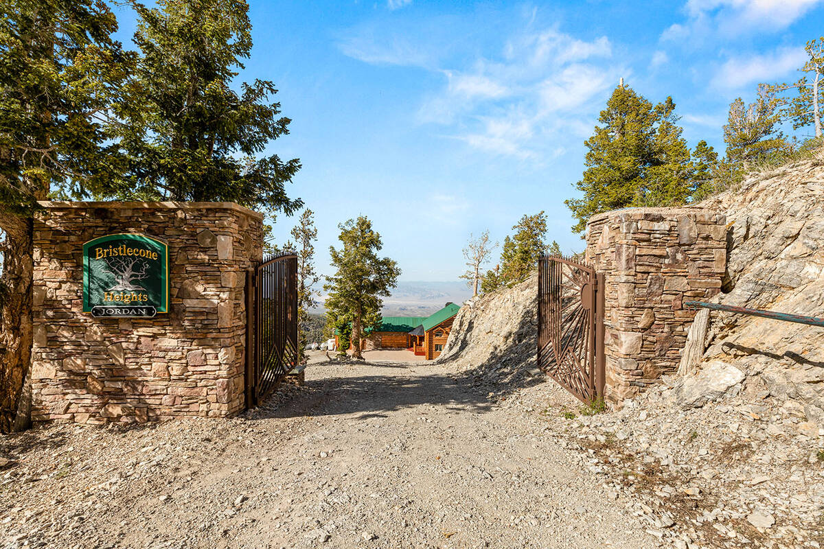 The entrance. (IS Luxury)