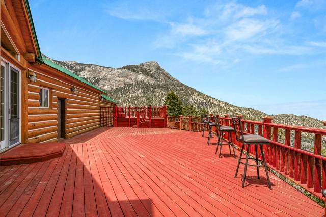 The cabin has a 3,000-square-foot wrap-around redwood. (IS Luxury)