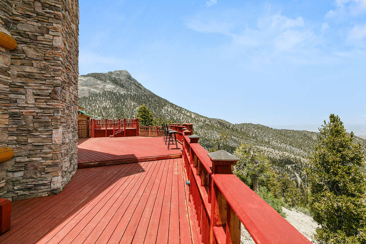 The deck. (IS Luxury)
