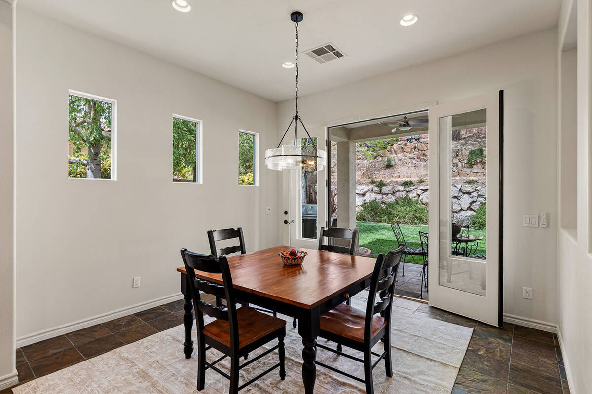 The kitchen nook. (Fraser Almeida, Luxury Homes Photography)