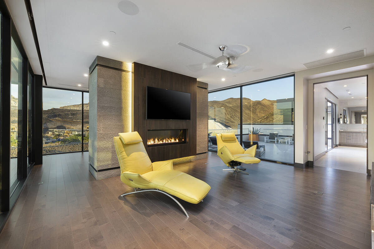 The master suite. (Las Vegas Sotheby’s International Realty)
